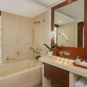 Corner King Suite